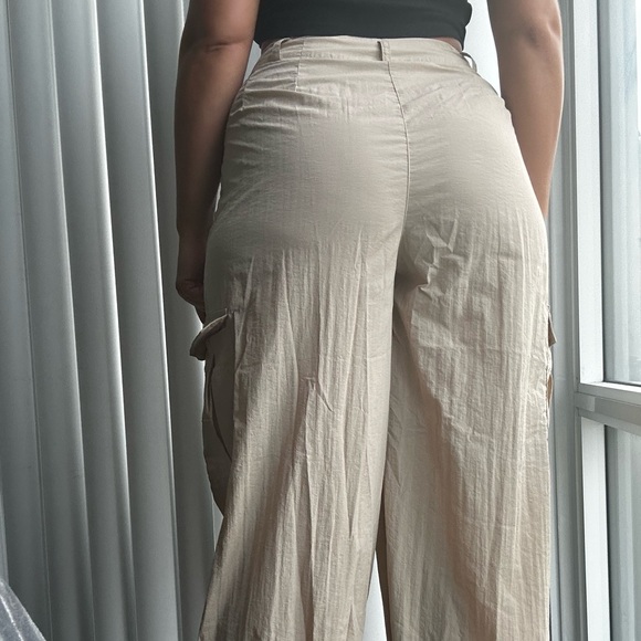 Beige cargo type pants - Picture 5 of 6